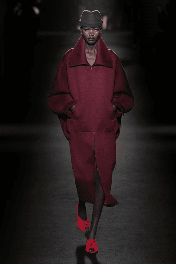 발렌시아가 FW26, 피에르 파올로 피치올리가 그려낸 ‘유포리아’적 드라마