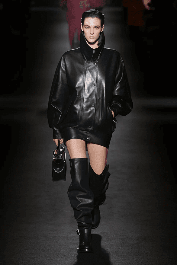 발렌시아가 FW26, 피에르 파올로 피치올리가 그려낸 ‘유포리아’적 드라마