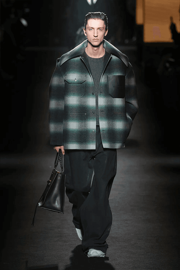 발렌시아가 FW26, 피에르 파올로 피치올리가 그려낸 ‘유포리아’적 드라마