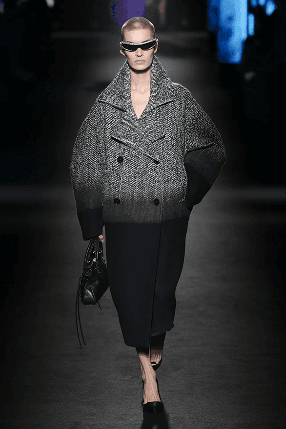 발렌시아가 FW26, 피에르 파올로 피치올리가 그려낸 ‘유포리아’적 드라마