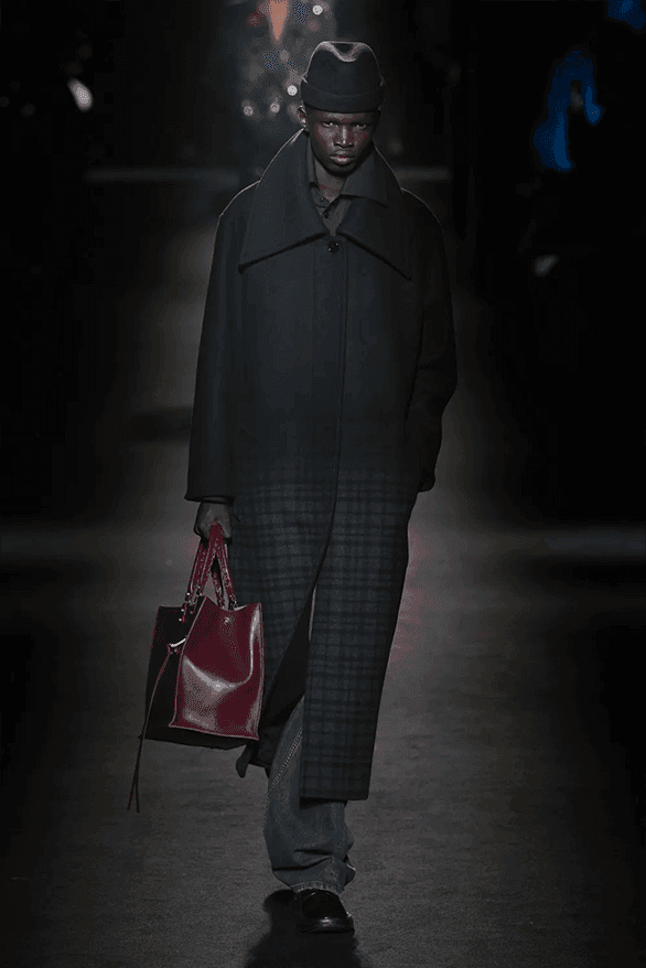 발렌시아가 FW26, 피에르 파올로 피치올리가 그려낸 ‘유포리아’적 드라마