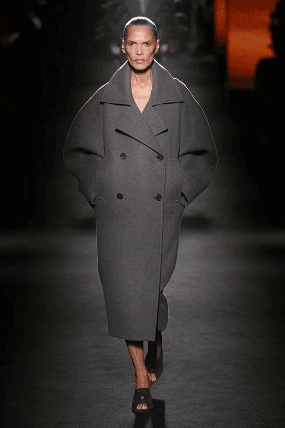 발렌시아가 FW26, 피에르 파올로 피치올리가 그려낸 ‘유포리아’적 드라마