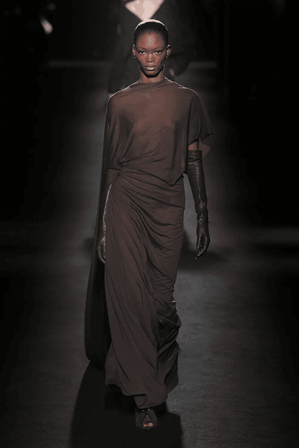 발렌시아가 FW26, 피에르 파올로 피치올리가 그려낸 ‘유포리아’적 드라마