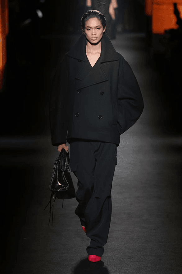 발렌시아가 FW26, 피에르 파올로 피치올리가 그려낸 ‘유포리아’적 드라마