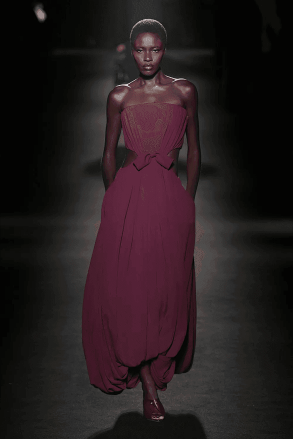 발렌시아가 FW26, 피에르 파올로 피치올리가 그려낸 ‘유포리아’적 드라마