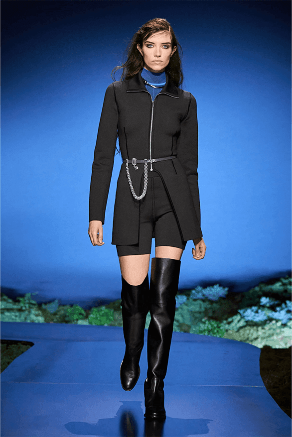 에르메스 FW26, 달빛 아래 펼쳐진 현대적 여성미의 찬가