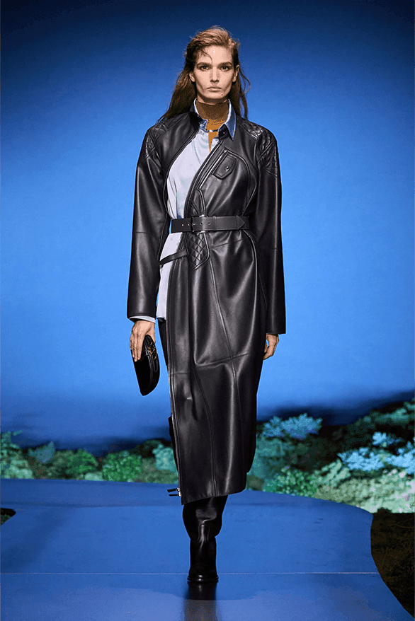 에르메스 FW26, 달빛 아래 펼쳐진 현대적 여성미의 찬가