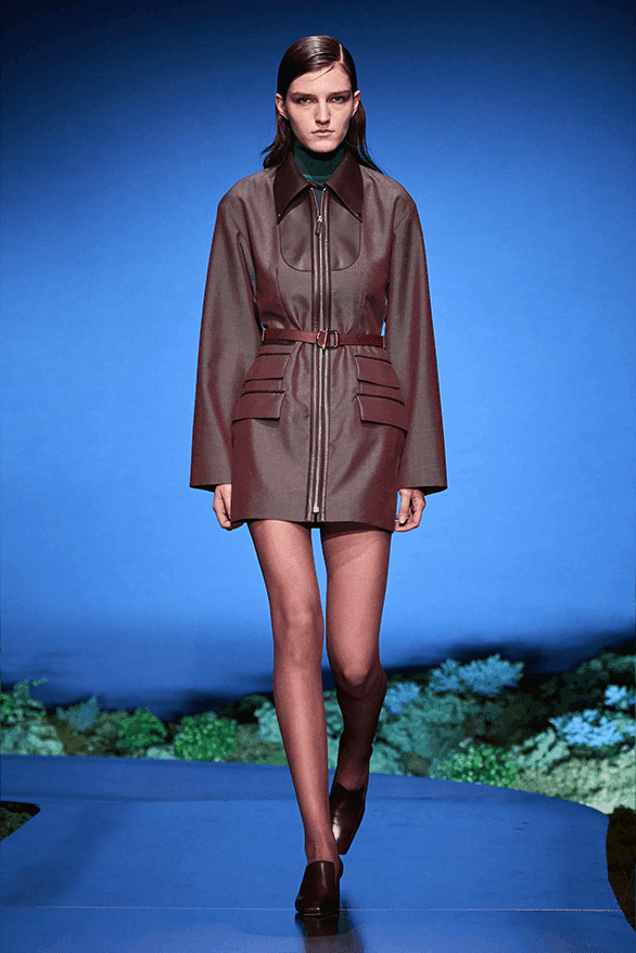 에르메스 FW26, 달빛 아래 펼쳐진 현대적 여성미의 찬가