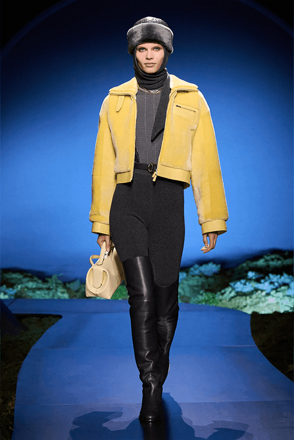 에르메스 FW26, 달빛 아래 펼쳐진 현대적 여성미의 찬가