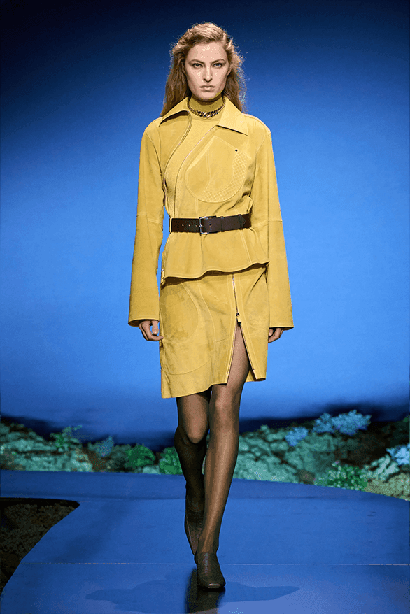 에르메스 FW26, 달빛 아래 펼쳐진 현대적 여성미의 찬가