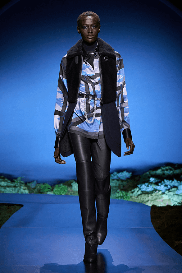 에르메스 FW26, 달빛 아래 펼쳐진 현대적 여성미의 찬가