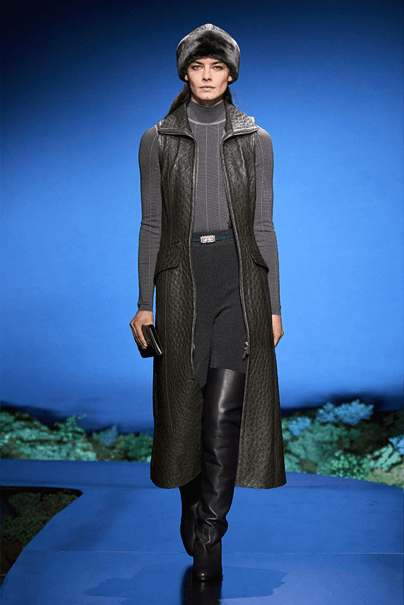 에르메스 FW26, 달빛 아래 펼쳐진 현대적 여성미의 찬가