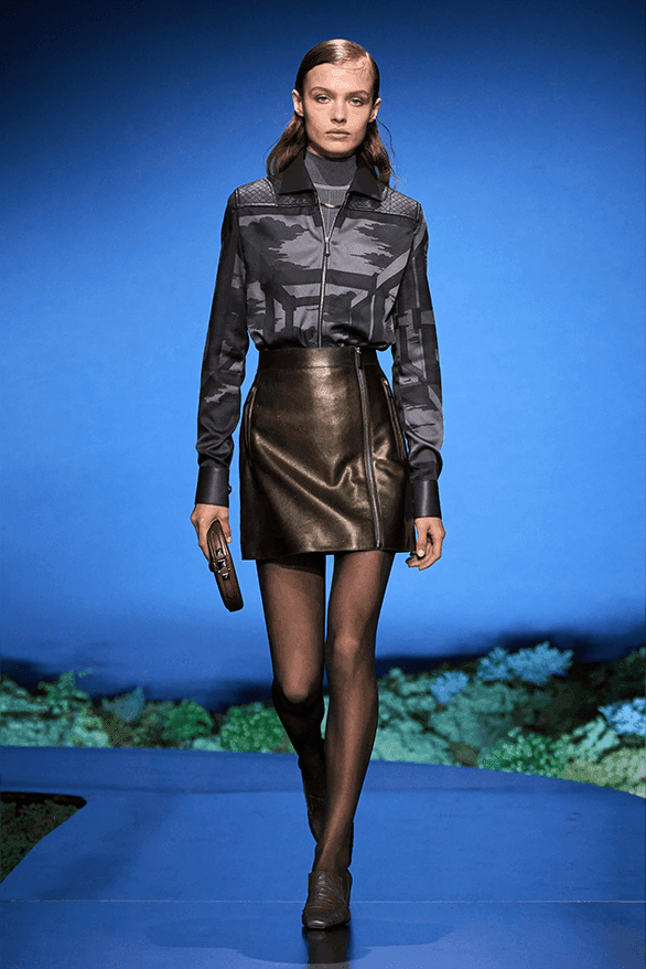 에르메스 FW26, 달빛 아래 펼쳐진 현대적 여성미의 찬가