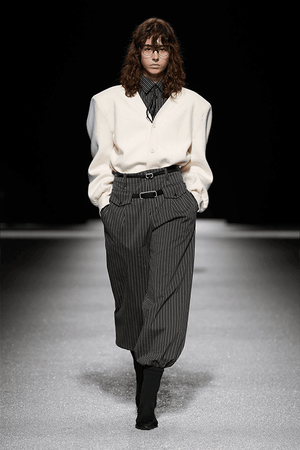 이세이 미야케 FW26, '미완성'의 미학으로 던지는 본질적인 질문