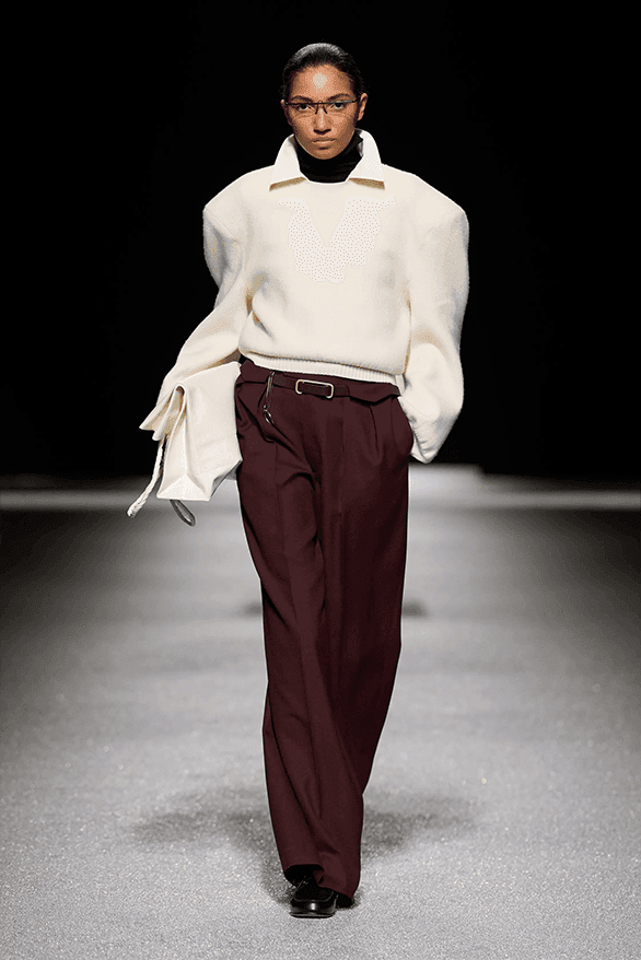 이세이 미야케 FW26, '미완성'의 미학으로 던지는 본질적인 질문