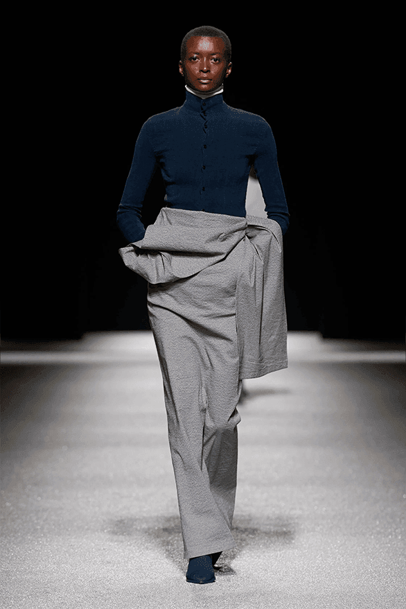 이세이 미야케 FW26, '미완성'의 미학으로 던지는 본질적인 질문