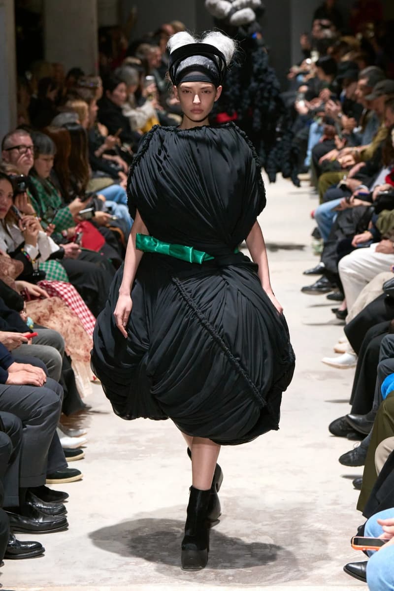 꼼데가르송 FW26, 레이 카와쿠보가 설계한 ‘형태의 해방’