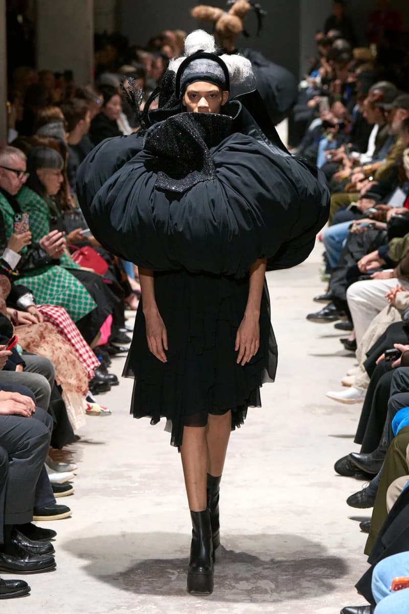 꼼데가르송 FW26, 레이 카와쿠보가 설계한 ‘형태의 해방’