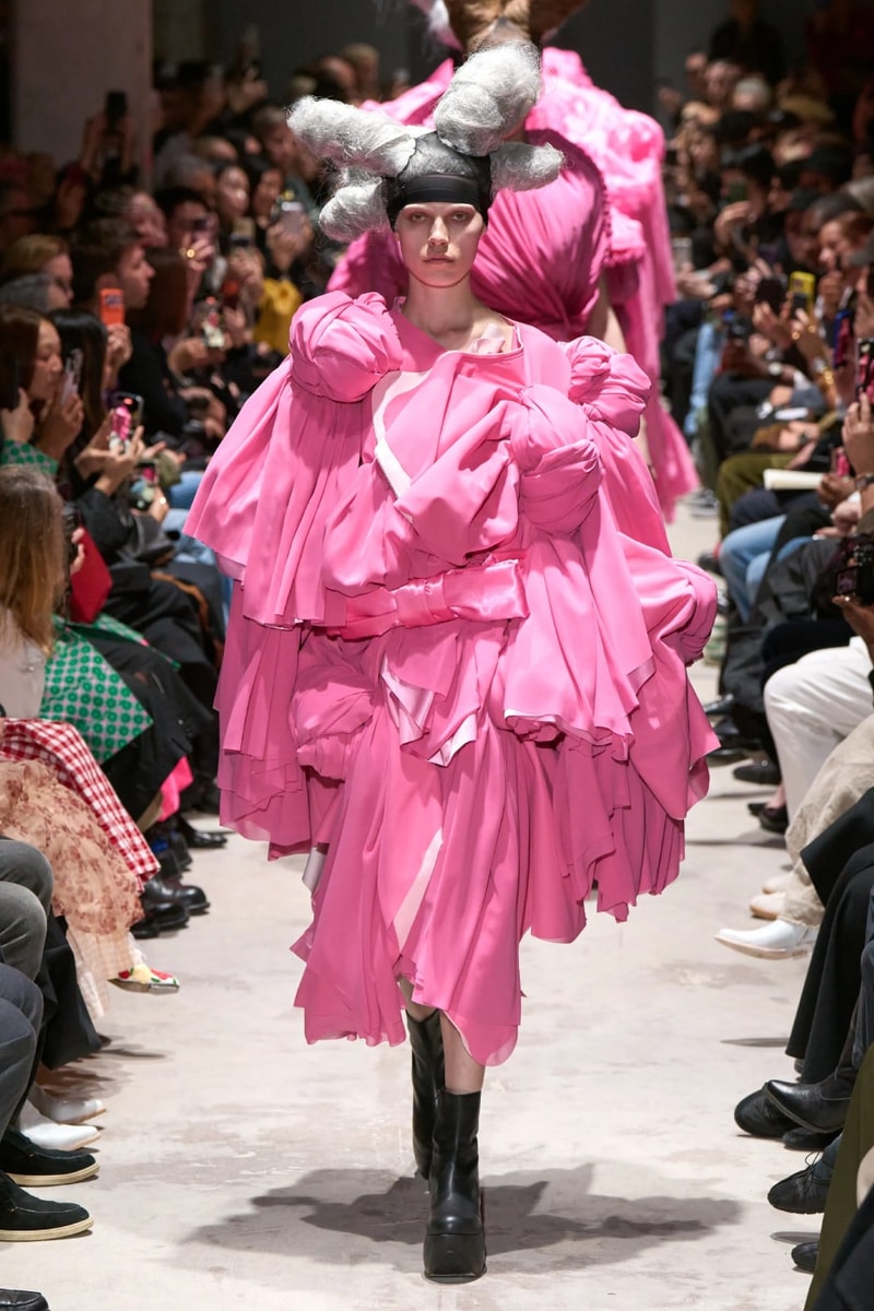 꼼데가르송 FW26, 레이 카와쿠보가 설계한 ‘형태의 해방’