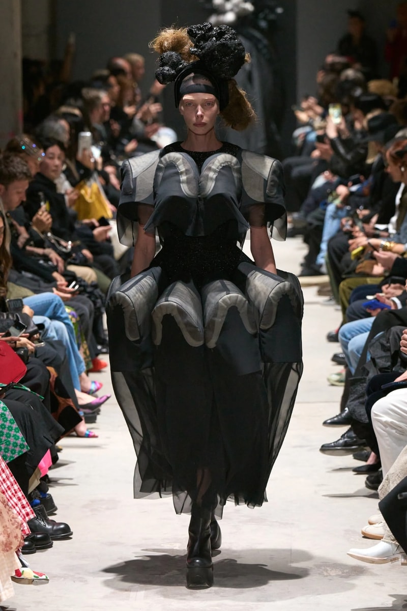 꼼데가르송 FW26, 레이 카와쿠보가 설계한 ‘형태의 해방’