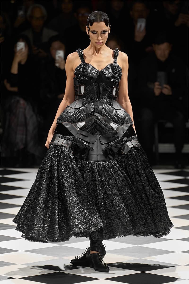 준야 와타나베 FW26, ‘아상블라주 오트쿠튀르’가 선사하는 설계된 혼돈