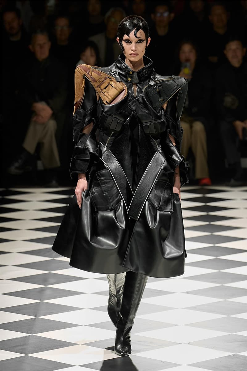 준야 와타나베 FW26, ‘아상블라주 오트쿠튀르’가 선사하는 설계된 혼돈