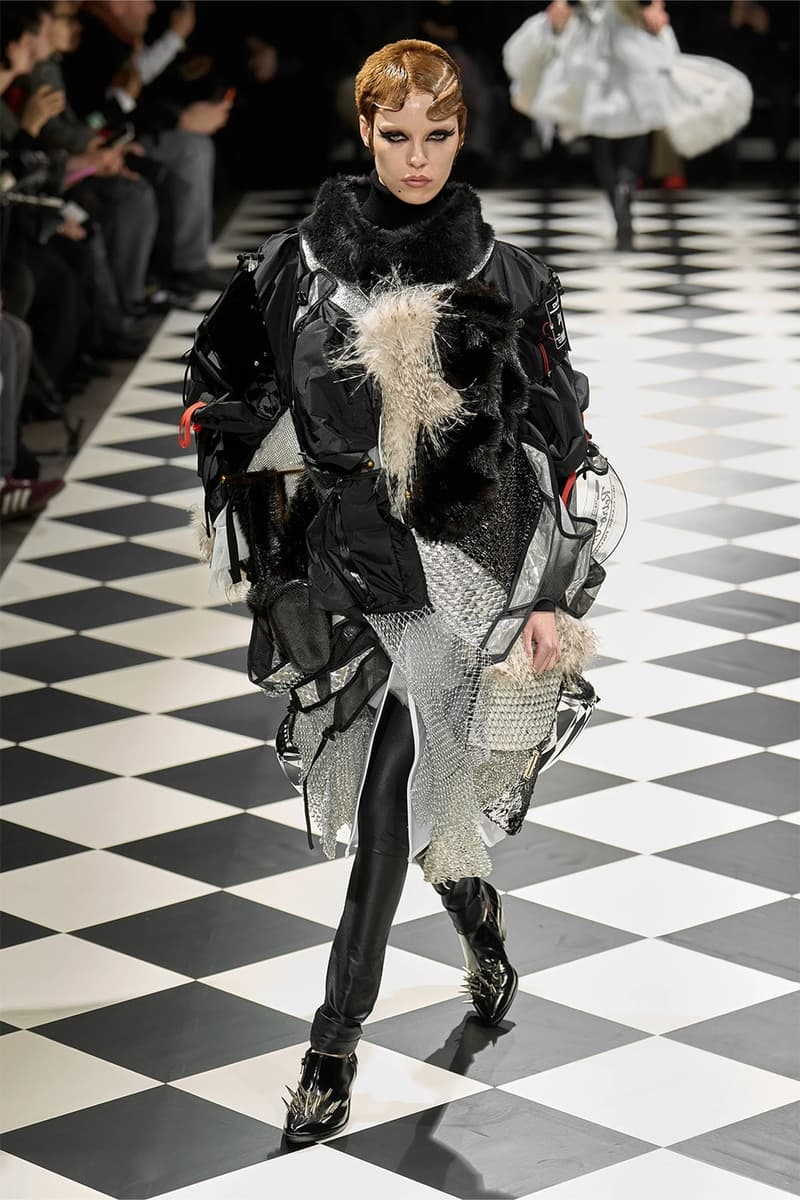 준야 와타나베 FW26, ‘아상블라주 오트쿠튀르’가 선사하는 설계된 혼돈