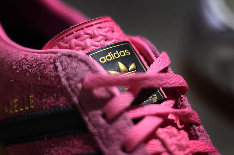 아디다스가 유명 스니커 리커에게 소송을 제기했다