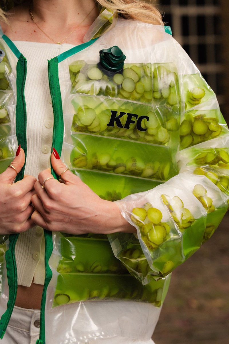 KFC가 실제 피클로 채워진 ‘피클 푸퍼 재킷’을 공개했다