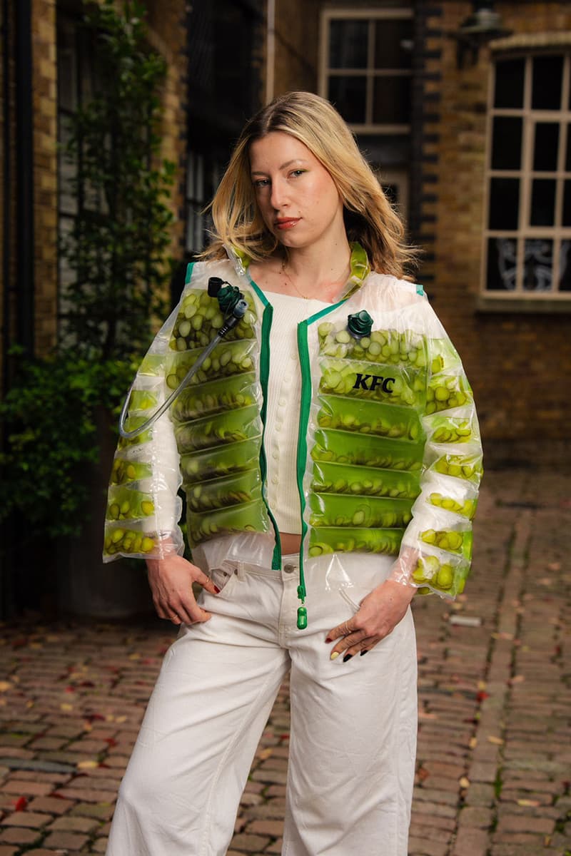 KFC가 실제 피클로 채워진 ‘피클 푸퍼 재킷’을 공개했다