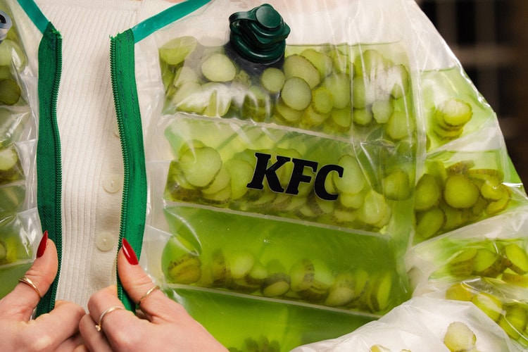 KFC가 실제 피클로 채워진 ‘피클 푸퍼 재킷’을 공개했다