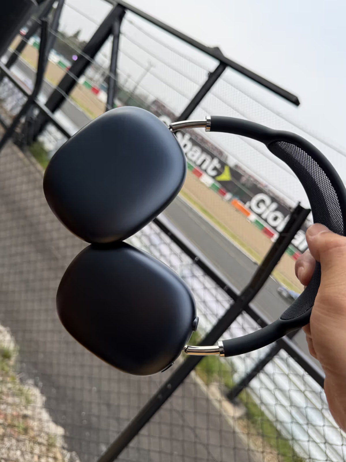 리뷰: 에어팟 맥스 2를 들고 F1 서킷에 다녀왔다