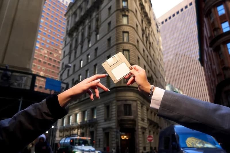 빔스, 플로피 디스크를 닮은 지갑 출시