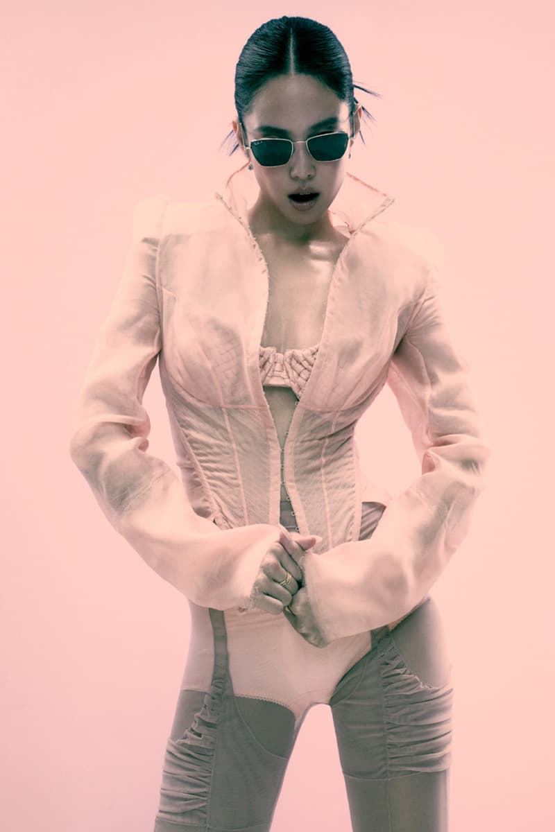 제니가 레이밴의 글로벌 앰배서더로 선정됐다