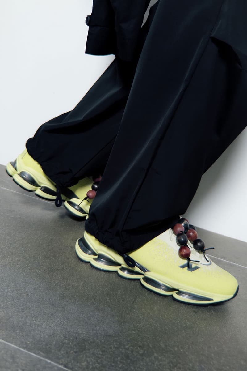 뉴발란스 앱졸브 2000 ‘슬릭’ 퍼스트룩 공개