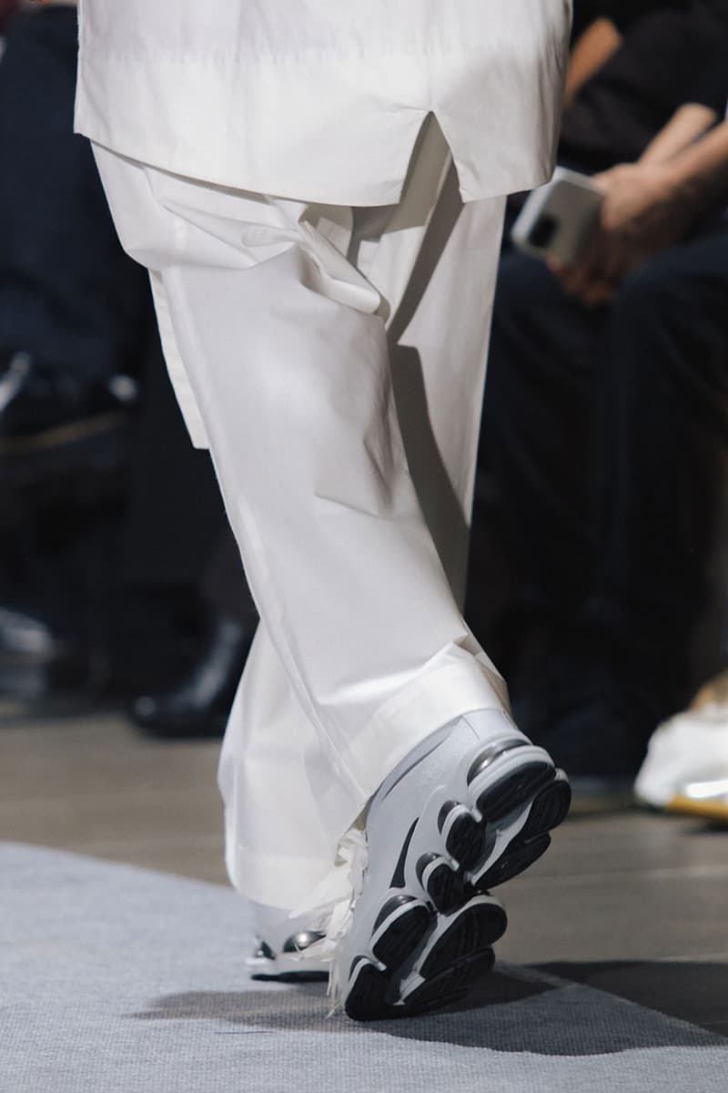 뉴발란스 앱졸브 2000 ‘슬릭’ 퍼스트룩 공개