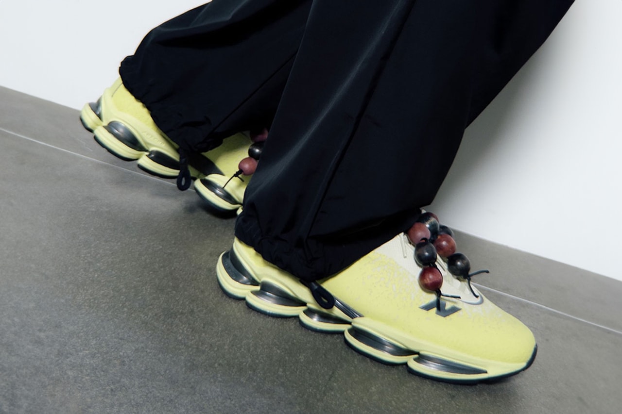 뉴발란스 앱졸브 2000 ‘슬릭’ 퍼스트룩 공개