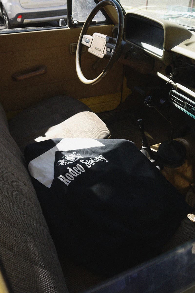 VVV SOCIETY x RWW 협업 출시 정보