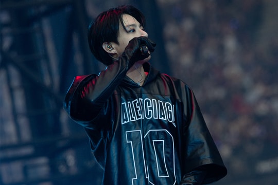 BTS 정국, 파리 공연서 발렌시아가 커스텀 룩 착용