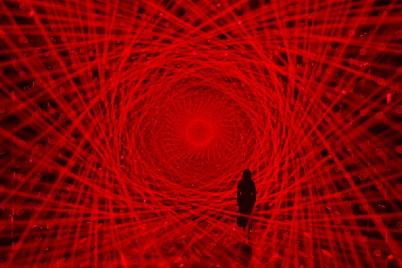 teamLab Borderless Tokyo, 새로운 전시 "On the Asymmetry of the Universe"로 거울의 대칭을 깨다