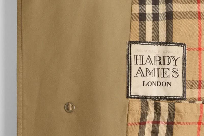 버버리와 V&A, ‘The Burberry Trench: Crafting an Icon’ 전시 개최 발표
