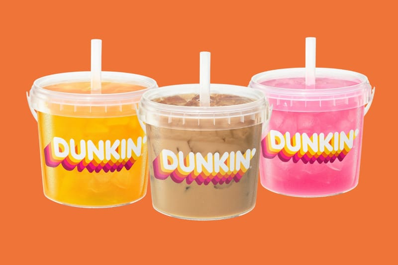 Dunkin' 화제의 42온스 음료 버킷 귀환…컵홀더 액세서리까지 출시