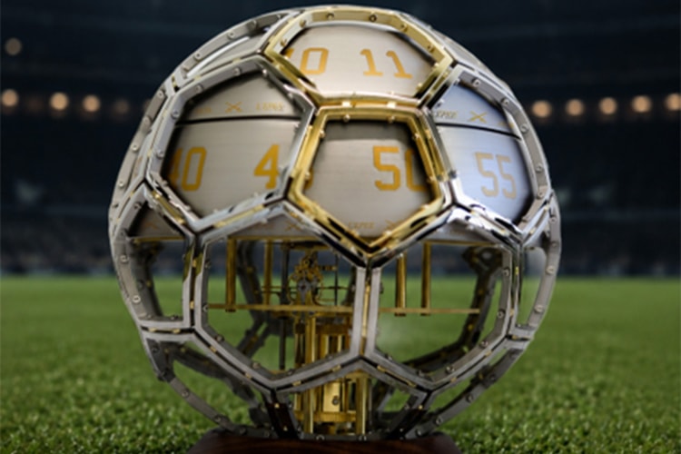 L’Épée 1839, 축구공을 8일 파워리저브 키네틱 클록 조형물로 재해석하다