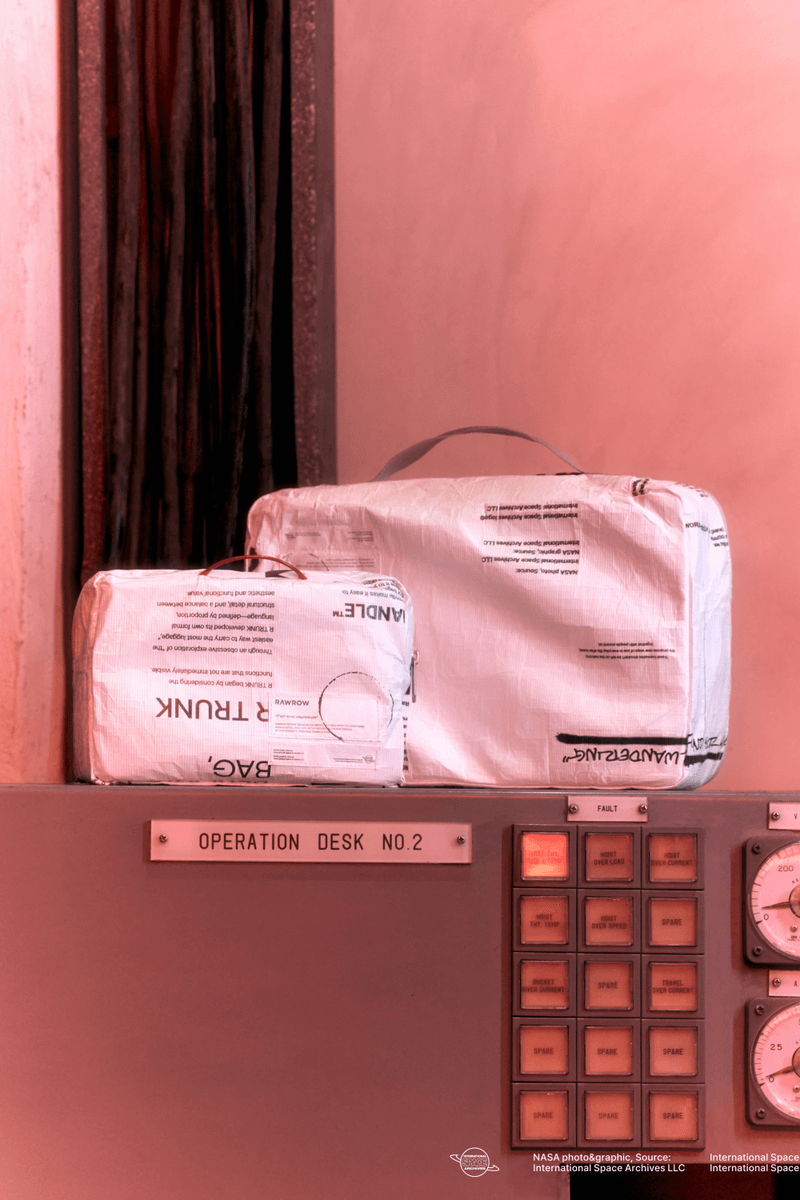 로우로우, 우주여행에서 영감받은 ‘MOON KIT’ 컬렉션 공개, 나사, NASA, RAWROW, 여행, 트렁크, 캐리어