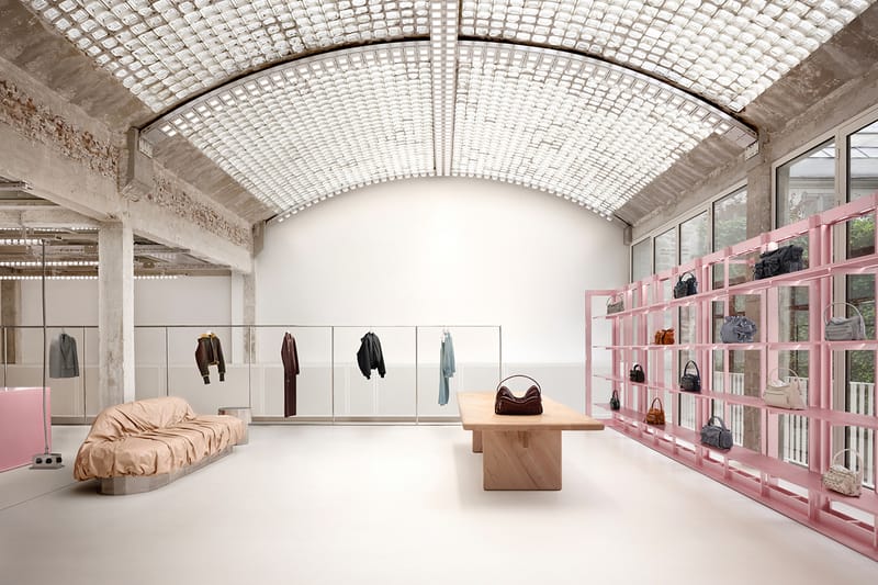 Silip sa Bagong Punong-Tanggapan ng Acne Studios sa Paris