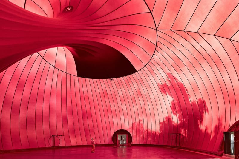 Inflatable "Ark Nova" nina Anish Kapoor at Arata Isozaki, dumapo sa Switzerland