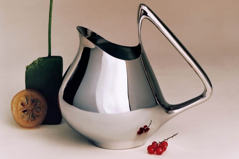 Georg Jensen muling inilunsad ang mid-century na pitsel ni Henning Koppel