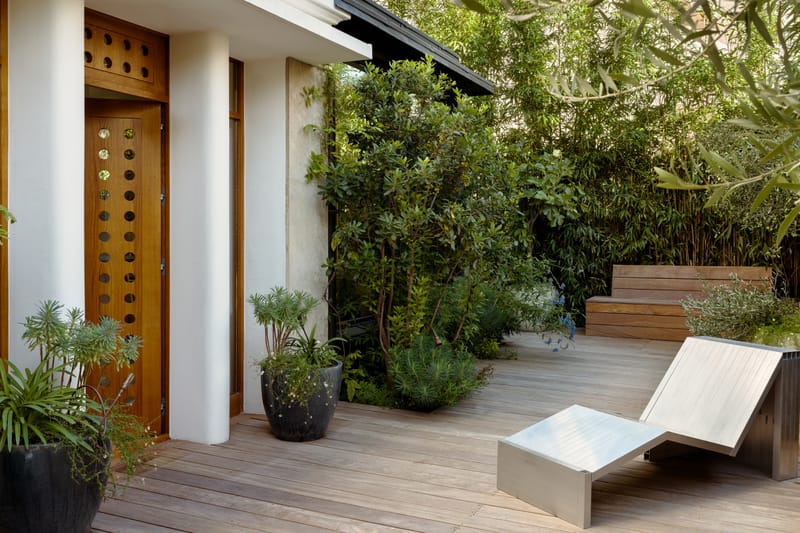 Pagsasanib ng Japanese Minimalism at French Elegance sa Isang Parisian Home