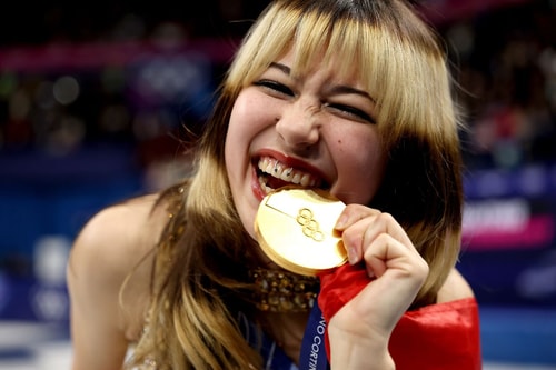 Muling Pinainlab ni Alysa Liu ang Mundo sa Figure Skating