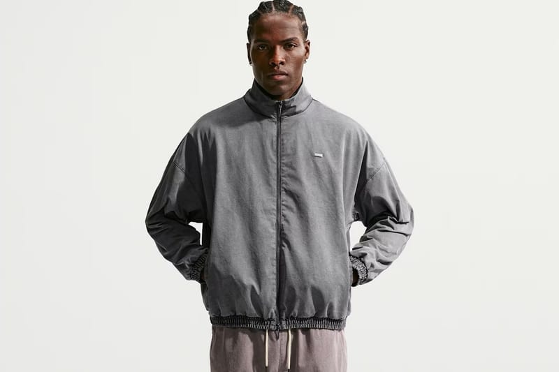 Pinalawak ni Devin Booker ang Kanyang Signature Line sa Nike Book Chapter II Woven Game Jacket